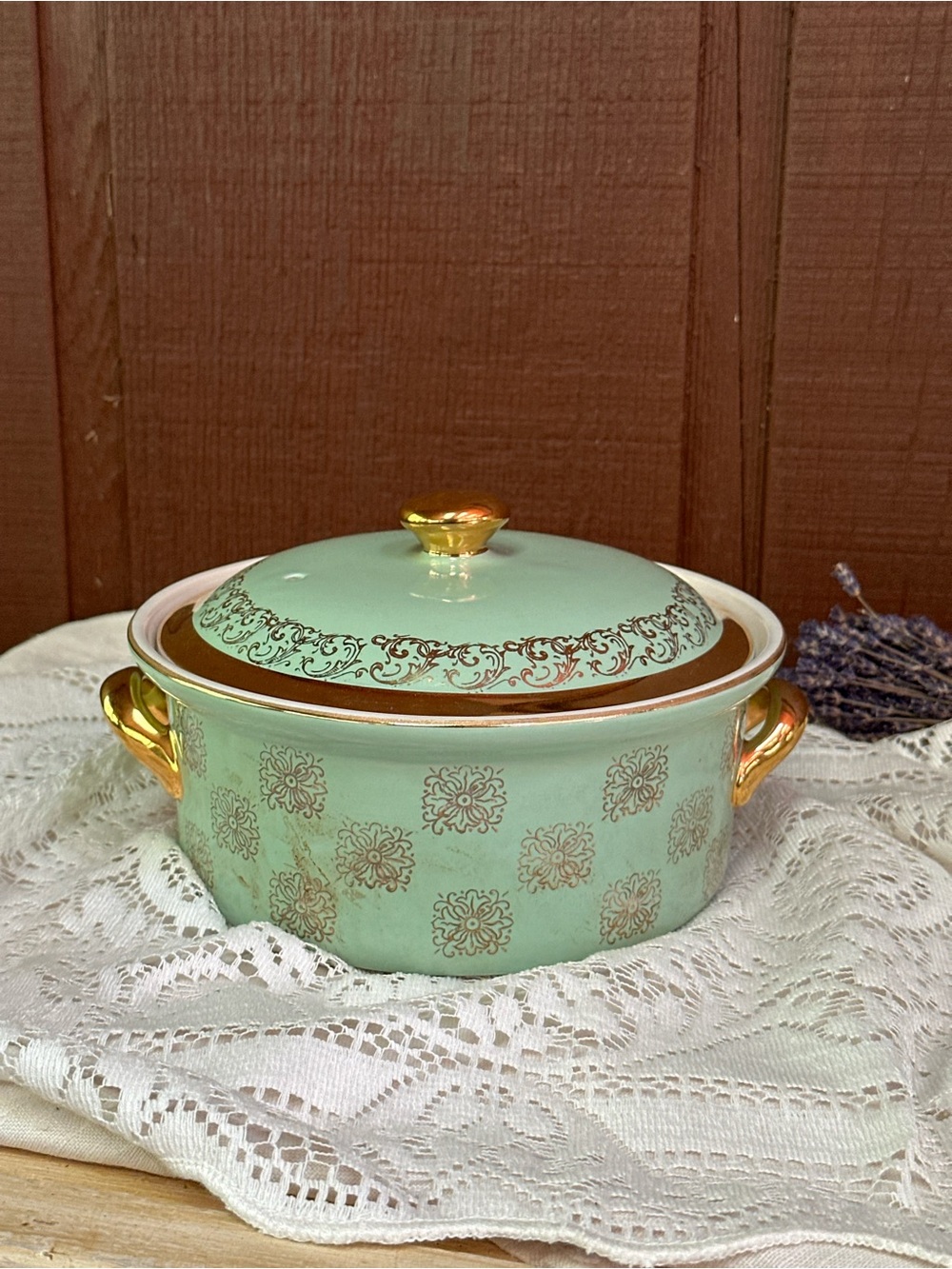 Hall China Gold Label Medallion Casserole Jadeite Green 22K Gold Covered Dish